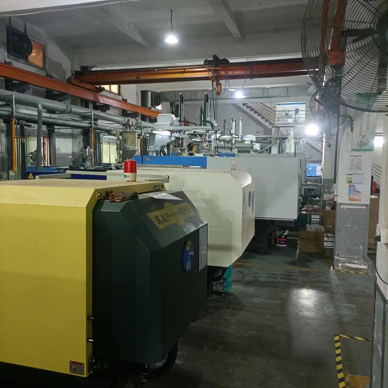 Injection molding equipment