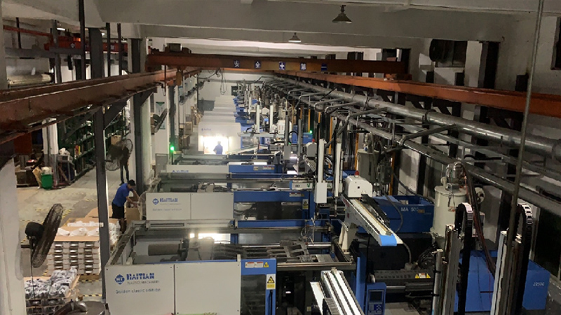 Injection molding equipment