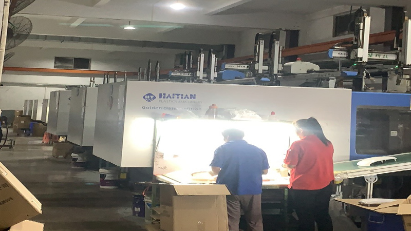 Injection molding equipment